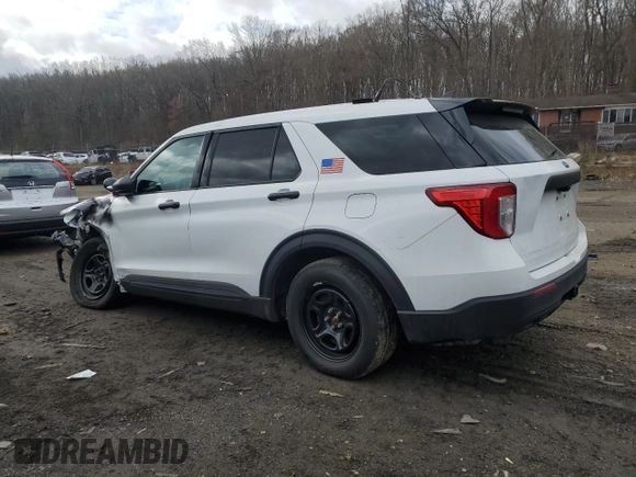 2022 Ford Police Interceptor Utility z VIN 1FM5K8AW1NNA02279, wystawiony jako Copart lot #51058345 z przebiegiem 51 337 mil mil oraz Czysty tytuł • Clean title. Historia ofert i sprzedaży dostępna na DreamBid. Obrazek 2.