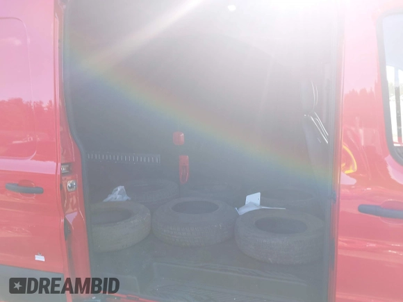 2024 Ford Transit Cargo z VIN 1FTBR2C80RKA48160, wystawiony jako IAAI lot #40732677 z przebiegiem 2 844 mil mil oraz . Historia ofert i sprzedaży dostępna na DreamBid. Obrazek 8.