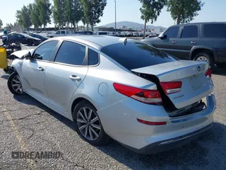 2019 Kia Optima LX z VIN 5XXGT4L38KG354885, wystawiony jako IAAI lot #42394182 z przebiegiem Nie podano mil oraz . Historia ofert i sprzedaży dostępna na DreamBid. Obrazek 3.