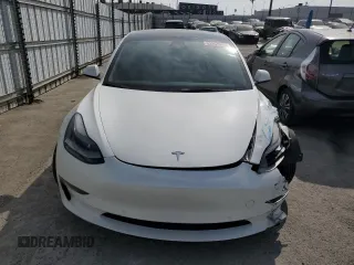2021 Tesla Model 3 Standard Range Plus z VIN 5YJ3E1EA8MF098935, wystawiony jako Copart lot #53267905 z przebiegiem 116 673 mil mil oraz Szkody całkowita. Historia ofert i sprzedaży dostępna na DreamBid. Obrazek 5.