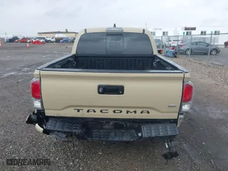 2020 Toyota Tacoma 4WD SR5 with VIN 3TMCZ5AN0LM340440, listed as a IAAI auction lot 41576373 with 98,843 mi miles. Bid and sale history available at carsss.com. Image 16.