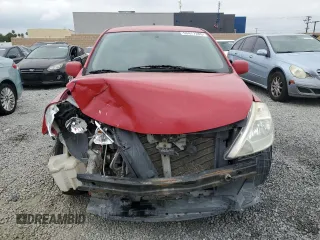 2011 Nissan Versa S z VIN 3N1BC1CP3BL418656, wystawiony jako Copart lot #53477285 z przebiegiem 185 518 mil mil oraz Szkoda całkowita • Salvage title. Historia ofert i sprzedaży dostępna na DreamBid. Obrazek 5.
