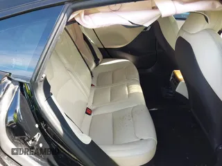 2021 Tesla Model S Long Range Plus z VIN 5YJSA1E24MF426299, wystawiony jako IAAI lot #41673498 z przebiegiem 102 035 mil mil oraz . Historia ofert i sprzedaży dostępna na DreamBid. Obrazek 8.