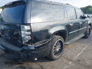2008 Chevrolet Suburban LTZ z VIN 1GNFK16378R122767, wystawiony jako IAAI lot #42689521 z przebiegiem 284 712 mil mil oraz . Historia ofert i sprzedaży dostępna na DreamBid. Obrazek 4.