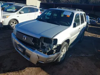 2005 Mercury Mariner Luxury with VIN 4M2YU57185DJ06953, listed as a IAAI auction lot 41341876 with 232,712 mi miles. Bid and sale history available at carsss.com. Image 6.