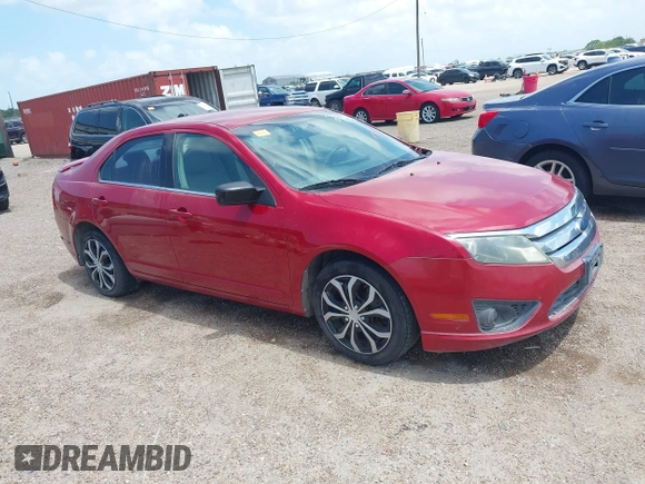 2010 Ford Fusion SE z VIN 3FAHP0HA2AR262234, wystawiony jako IAAI lot #42445664 z przebiegiem 85 912 mil mil oraz . Historia ofert i sprzedaży dostępna na DreamBid. Obrazek 1.