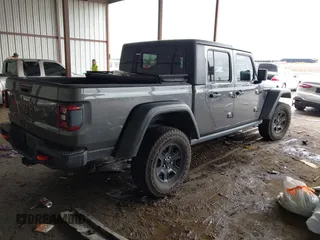 2022 Jeep Gladiator Mojave z VIN 1C6JJTEG8NL182360, wystawiony jako IAAI lot #42194516 z przebiegiem 67 658 mil mil oraz . Historia ofert i sprzedaży dostępna na DreamBid. Obrazek 4.