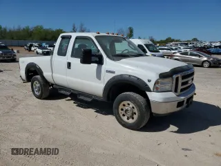 2005 Ford F-250 XL with VIN 1FTSX21Y15EC59370, listed as a Copart auction lot 52620765 with 124,584 mi miles and Salvage Title. Bid and sale history available at DreamBid. Image 4.