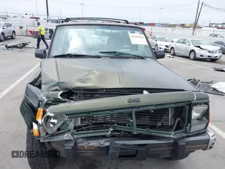 1996 Jeep Cherokee Sport z VIN 1J4FT68S6TL267408, wystawiony jako IAAI lot #42385629 z przebiegiem 268 753 mil mil oraz . Historia ofert i sprzedaży dostępna na DreamBid. Obrazek 12.