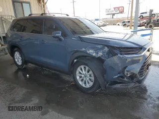 2024 Toyota Highlander XLE with VIN 5TDAAAA58RS013686, listed as a Copart auction lot 52045785 with 11,857 mi miles and Salvage title. Bid and sale history available at DreamBid. Image 4.