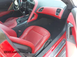 2014 Chevrolet Corvette Z51 3LT z VIN 1G1YL2D79E5127667, wystawiony jako IAAI lot #41944294 z przebiegiem 39 423 mil mil oraz . Historia ofert i sprzedaży dostępna na DreamBid. Obrazek 5.