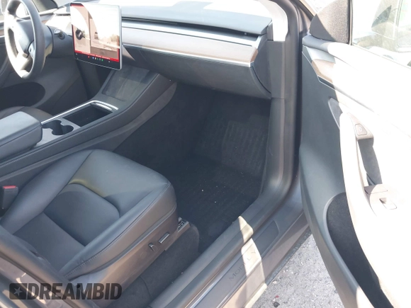 2022 Tesla Model Y Performance with VIN 7SAYGDEF6NF540094, listed as a IAAI auction lot 41786865 with 28,356 mi miles and . Bid and sale history available at DreamBid. Image 5.