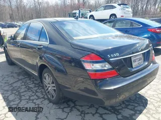 2009 Mercedes-Benz S-Class 5.5L V8 with VIN WDDNG86X39A281373, listed as a IAAI auction lot 42032509 with 197,221 mi miles. Bid and sale history available at carsss.com. Image 3.