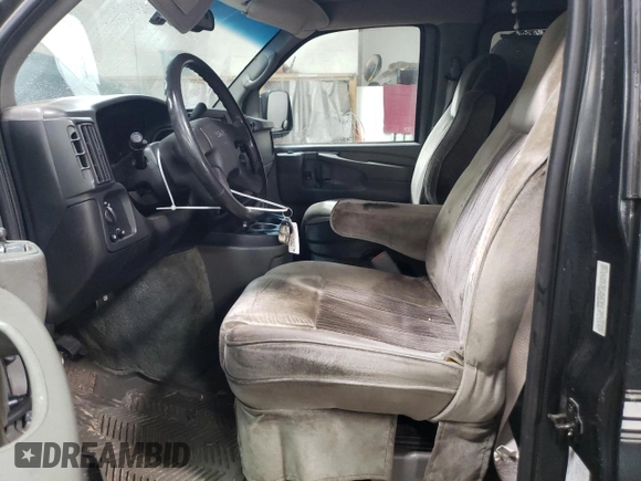 2004 GMC Savana Cargo Van YF7 Upfitter with VIN 1GDFG15T041147283, listed as a Copart auction lot 82193844 with 264,051 mi miles and Salvage Title. Bid and sale history available at carsss.com. Image 7.
