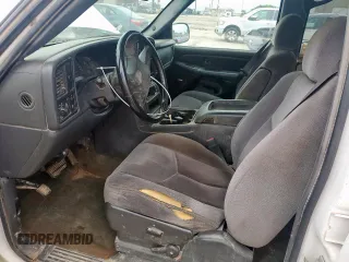 2006 GMC Sierra 1500 SLE1 z VIN 2GTEC13T561146383, wystawiony jako Copart lot #59738675 z przebiegiem 268 109 mil mil oraz Czysty tytuł • Clean title. Historia ofert i sprzedaży dostępna na DreamBid. Obrazek 7.