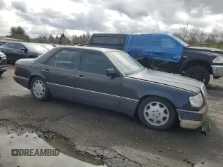1993 Mercedes-Benz 400 with VIN WDBEA34E6PB948930, listed as a Copart auction lot 49553105 with 273,225 mi miles and Clean Title. Bid and sale history available at carsss.com. Image 4.