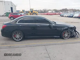 2016 Mercedes-Benz C 63 S AMG z VIN 55SWF8HB7GU163686, wystawiony jako IAAI lot #40884579 z przebiegiem Nie podano mil oraz . Historia ofert i sprzedaży dostępna na DreamBid. Obrazek 14.