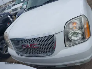2009 GMC Denali z VIN 1GKFC06209R233352, wystawiony jako IAAI lot #41746559 z przebiegiem 179 682 mil mil oraz . Historia ofert i sprzedaży dostępna na DreamBid. Obrazek 12.