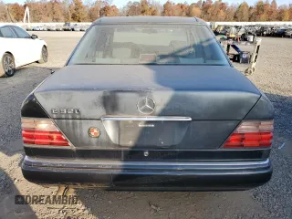 1995 Mercedes-Benz E Class with VIN WDBEA32E4SC245977, listed as a Copart auction lot 77588644 with 140,070 mi miles and Clean Title. Bid and sale history available at carsss.com. Image 6.