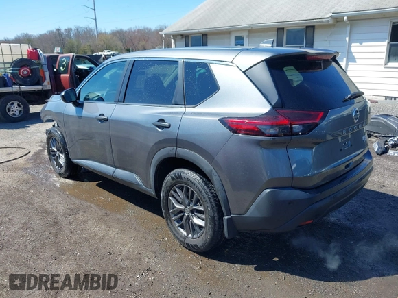 2021 Nissan Rogue S z VIN 5N1AT3AB6MC696151, wystawiony jako IAAI lot #41829916 z przebiegiem 34 000 mil mil oraz . Historia ofert i sprzedaży dostępna na DreamBid. Obrazek 3.
