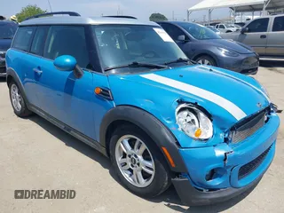 2014 MINI Clubman z VIN WMWZF3C53ET492444, wystawiony jako IAAI lot #42161703 z przebiegiem 79 949 mil mil oraz . Historia ofert i sprzedaży dostępna na DreamBid. Obrazek 1.