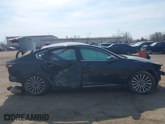 2017 Kia Cadenza Premium with VIN KNALC4J10H5061444, listed as a IAAI auction lot 41742307 with 97,266 mi miles. Bid and sale history available at carsss.com. Image 12.