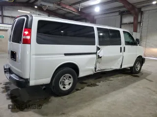 2022 Chevrolet Express Passenger LS z VIN 1GAZGNFP7N1272754, wystawiony jako Copart lot #73560924 z przebiegiem 25 492 mil mil oraz Czysty tytuł • Clean title. Historia ofert i sprzedaży dostępna na DreamBid. Obrazek 3.