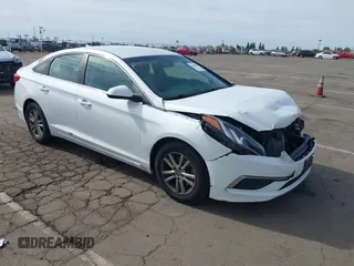 2017 Hyundai Sonata SE z VIN 5NPE24AF8HH575715, wystawiony jako IAAI lot #42030675 z przebiegiem 109 976 mil mil oraz . Historia ofert i sprzedaży dostępna na DreamBid. Obrazek 1.