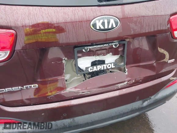 2018 Kia Sorento LX with VIN 5XYPG4A34JG347093, listed as a IAAI auction lot 41809115 with 106,494 mi miles. Bid and sale history available at carsss.com. Image 6.
