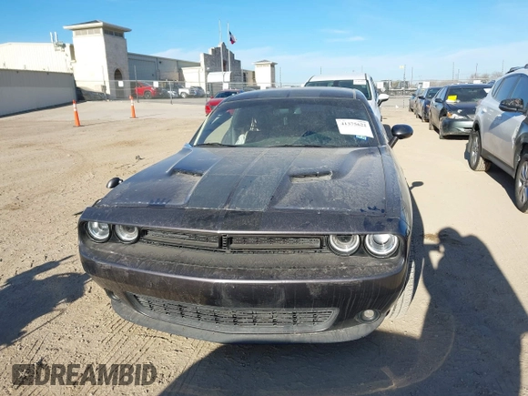 2017 Dodge Challenger SXT z VIN 2C3CDZAGXHH536595, wystawiony jako IAAI lot #41375622 z przebiegiem 103 915 mil mil oraz . Historia ofert i sprzedaży dostępna na DreamBid. Obrazek 13.