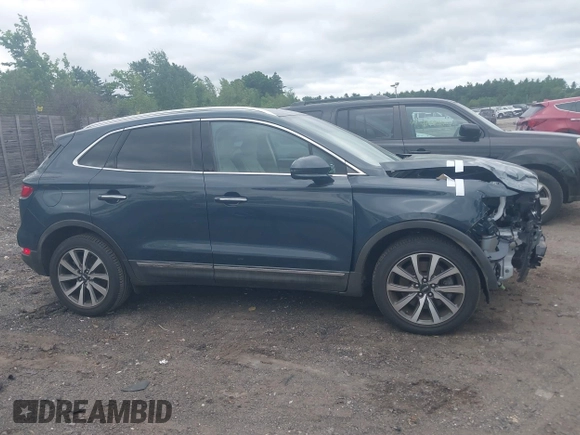 2019 Lincoln MKC Reserve with VIN 5LMCJ3D99KUL07269, listed as a IAAI auction lot 42498672 with 39,315 mi miles and . Bid and sale history available at DreamBid. Image 14.