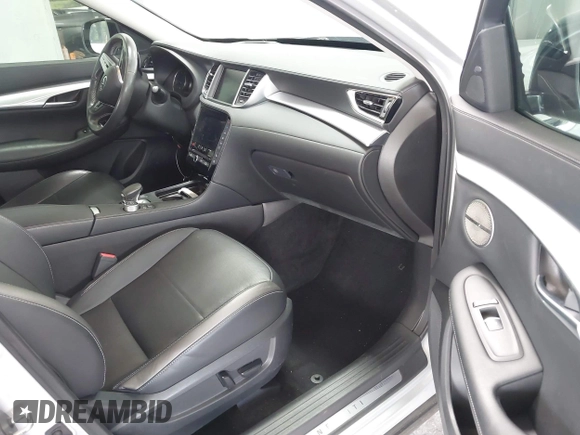 2020 Infiniti QX50 Luxe z VIN 3PCAJ5M14LF113182, wystawiony jako IAAI lot #42651997 z przebiegiem 23 035 mil mil oraz . Historia ofert i sprzedaży dostępna na DreamBid. Obrazek 5.
