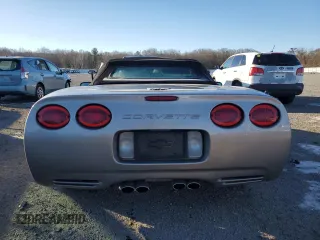 2002 Chevrolet Corvette with VIN 1G1YY32G325129145, listed as a Copart auction lot 42402915 with 137,837 mi miles and Clean Title. Bid and sale history available at carsss.com. Image 6.