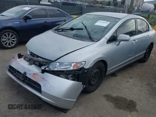 2008 Honda Civic LX z VIN 2HGFA16588H347830, wystawiony jako IAAI lot #41544521 z przebiegiem 175 166 mil mil oraz . Historia ofert i sprzedaży dostępna na DreamBid. Obrazek 2.