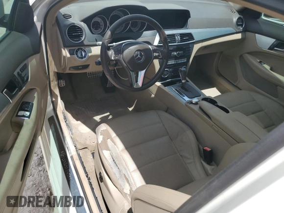 2012 Mercedes-Benz C 250 с VIN WDDGJ4HB0CF820966, выставлен на аукционе Copart как лот 63697624 с пробегом 136 741 миль миль и На запчасти • Non repairable. История ставок и продаж доступна на DreamBid. Изображение 8.