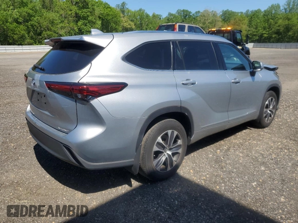 2021 Toyota Highlander XLE with VIN 5TDGZRBH3MS074401, listed as a Copart auction lot 54539505 with 49,325 mi miles and Salvage title. Bid and sale history available at DreamBid. Image 3.