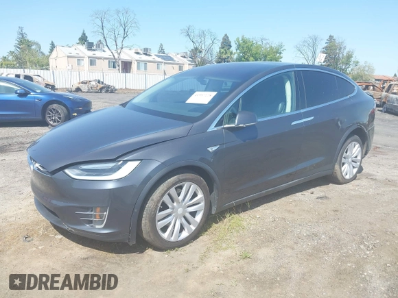 2016 Tesla Model X 70D z VIN 5YJXCAE27GF002541, wystawiony jako IAAI lot #41957228 z przebiegiem 77 199 mil mil oraz . Historia ofert i sprzedaży dostępna na DreamBid. Obrazek 22.