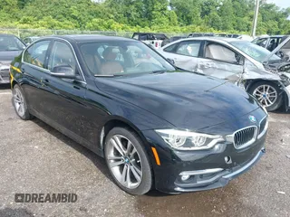 2018 BMW 3 Series 330i z VIN WBA8B9C59JEE82061, wystawiony jako IAAI lot #42407420 z przebiegiem 132 344 mil mil oraz . Historia ofert i sprzedaży dostępna na DreamBid. Obrazek 1.