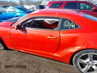 2010 Chevrolet Camaro 2SS z VIN 2G1FK1EJ5A9158992, wystawiony jako IAAI lot #41440398 z przebiegiem Nie podano mil oraz . Historia ofert i sprzedaży dostępna na DreamBid. Obrazek 14.