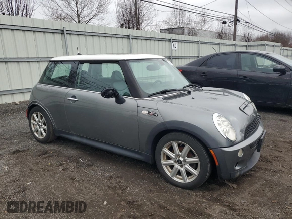 2005 MINI Hardtop S с VIN WMWRE33465TD90908, выставлен на аукционе Copart как лот 50671585 с пробегом Не указан миль и Списание • Salvage title. История ставок и продаж доступна на DreamBid. Изображение 4.