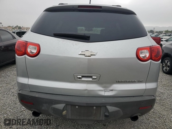 2012 Chevrolet Traverse LTZ z VIN 1GNKRLED8CJ262091, wystawiony jako Copart lot #55527805 z przebiegiem Nie podano mil oraz Szkoda całkowita • Salvage title. Historia ofert i sprzedaży dostępna na DreamBid. Obrazek 6.