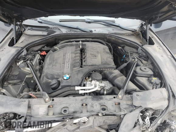 2015 BMW 6 Series 640i xDrive z VIN WBA6B8C58FD453291, wystawiony jako Copart lot #45531765 z przebiegiem 93 666 mil mil oraz Szkoda całkowita • Salvage title. Historia ofert i sprzedaży dostępna na DreamBid. Obrazek 12.