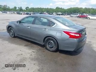 2018 Nissan Altima 2.5 SR with VIN 1N4AL3APXJC138949, listed as a IAAI auction lot 42129229 with 189,188 mi miles. Bid and sale history available at carsss.com. Image 3.