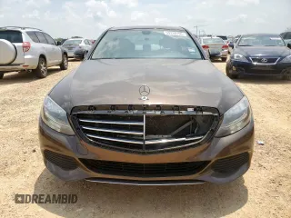 2017 Mercedes-Benz C 300 z VIN 55SWF4JB9HU217123, wystawiony jako Copart lot #59339195 z przebiegiem 136 805 mil mil oraz Czysty tytuł • Clean title. Historia ofert i sprzedaży dostępna na DreamBid. Obrazek 5.