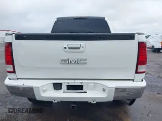 2010 GMC Sierra 1500 SLT z VIN 3GTRKWE37AG184132, wystawiony jako IAAI lot #42106936 z przebiegiem 243 711 mil mil oraz . Historia ofert i sprzedaży dostępna na DreamBid. Obrazek 16.