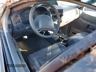2001 Ford Explorer Eddie Bauer z VIN 1FMZU74E61UB05545, wystawiony jako Copart lot #42649494 z przebiegiem 136 242 mil mil oraz Nie do naprawy • Non repairable. Historia ofert i sprzedaży dostępna na DreamBid. Obrazek 8.