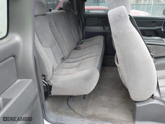 2006 Chevrolet Silverado 1500 LT2 with VIN 2GCEK19B761109126, listed as a IAAI auction lot 41681380 with 335,592 mi miles. Bid and sale history available at carsss.com. Image 8.