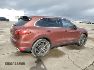 2012 Porsche Cayenne z VIN WP1AA2A21CLA06372, wystawiony jako Copart lot #49437725 z przebiegiem 137 530 mil mil oraz Szkoda całkowita • Salvage title. Historia ofert i sprzedaży dostępna na DreamBid. Obrazek 3.