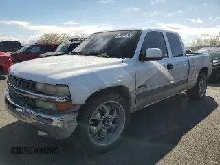 2001 Chevrolet Silverado 1500 LS with VIN 2GCEC19TX11100550, listed as a Copart auction lot 48069135 with Not Provided miles and Salvage Title. Bid and sale history available at carsss.com. Image 1.