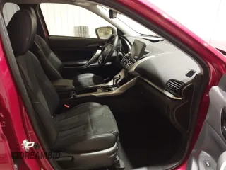 2024 Mitsubishi Eclipse Cross SE z VIN JA4ATWAAXRZ037663, wystawiony jako IAAI lot #41315137 z przebiegiem 23 678 mil mil oraz . Historia ofert i sprzedaży dostępna na DreamBid. Obrazek 5.